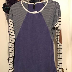 NWT SIZE SMALL LONG SLEEVE SHIRT